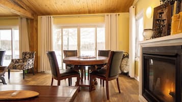 Cottage, Lake View | Dining