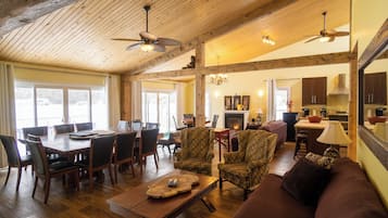 Cottage, Lake View | Dining