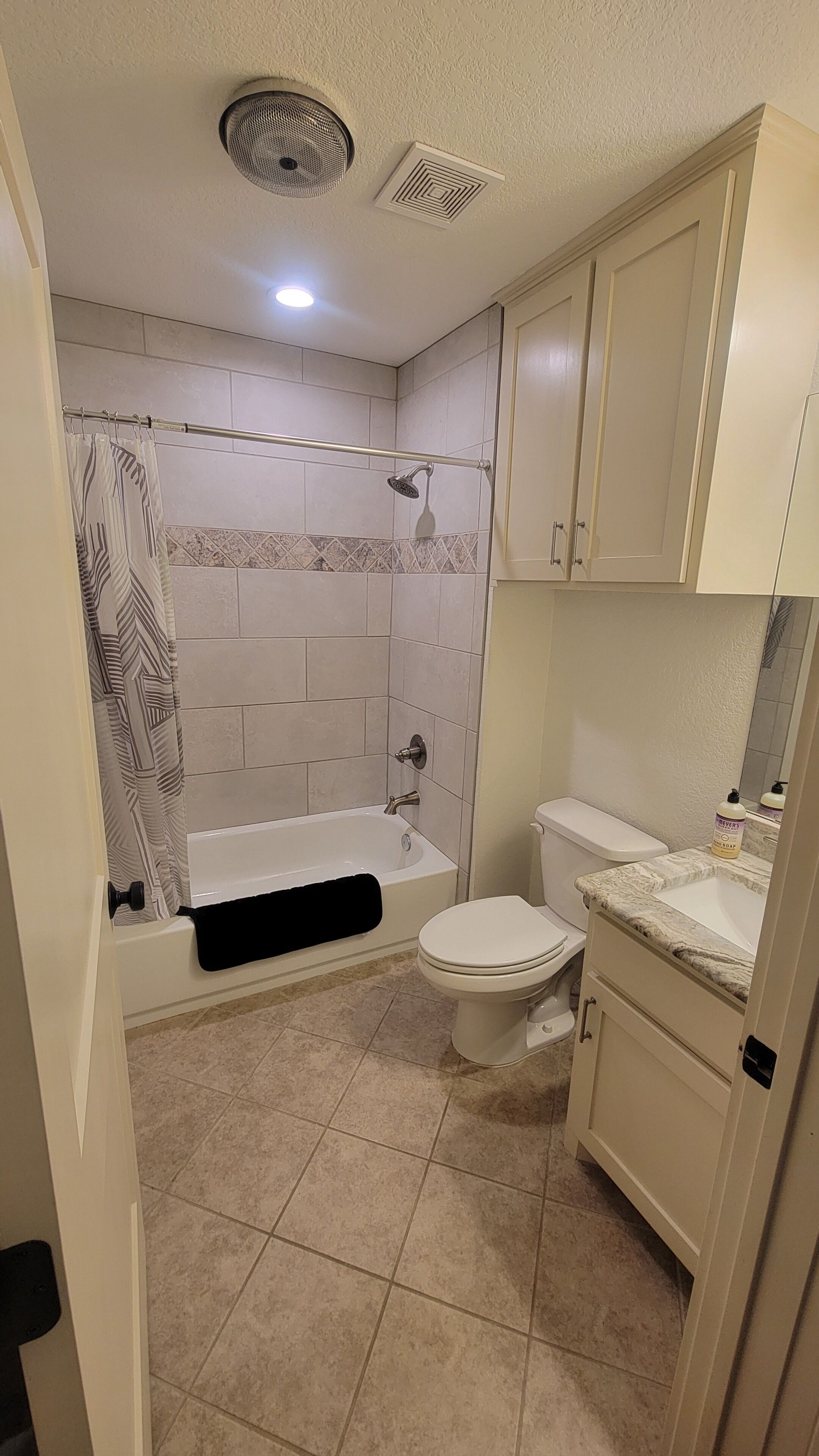 Dusche, Handtücher, Seife, Toilettenpapier