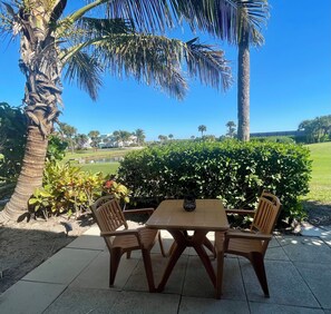 Outdoor dining - First Floor Condo on Golf Course Near Beach (Fort Pierce)
