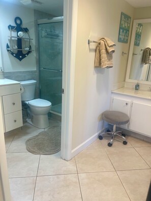 Shower, hair dryer, towels, soap - First Floor Condo on Golf Course Near Beach (Fort Pierce)