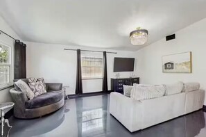 Smart TV - Elegant Sweet Home Sarasota  (Sarasota)