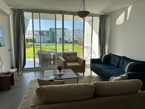 Chalet, 2 habitaciones, vista a la laguna | Área de sala de estar