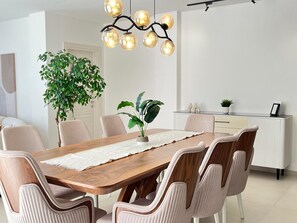Chalet, 2 habitaciones, vista a la laguna | Restaurantes