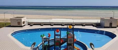 Outdoor pool, free cabanas, pool umbrellas