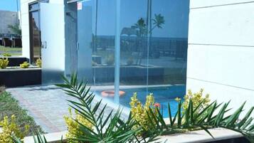 Suite with Private Pool | Cofres nos quartos, Wi-Fi de cortesia