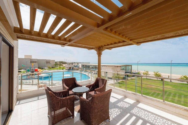 Suite with Balcony | In-room safe, free WiFi