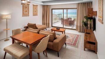 Suite with Balcony | Brankas dan Wi-Fi gratis