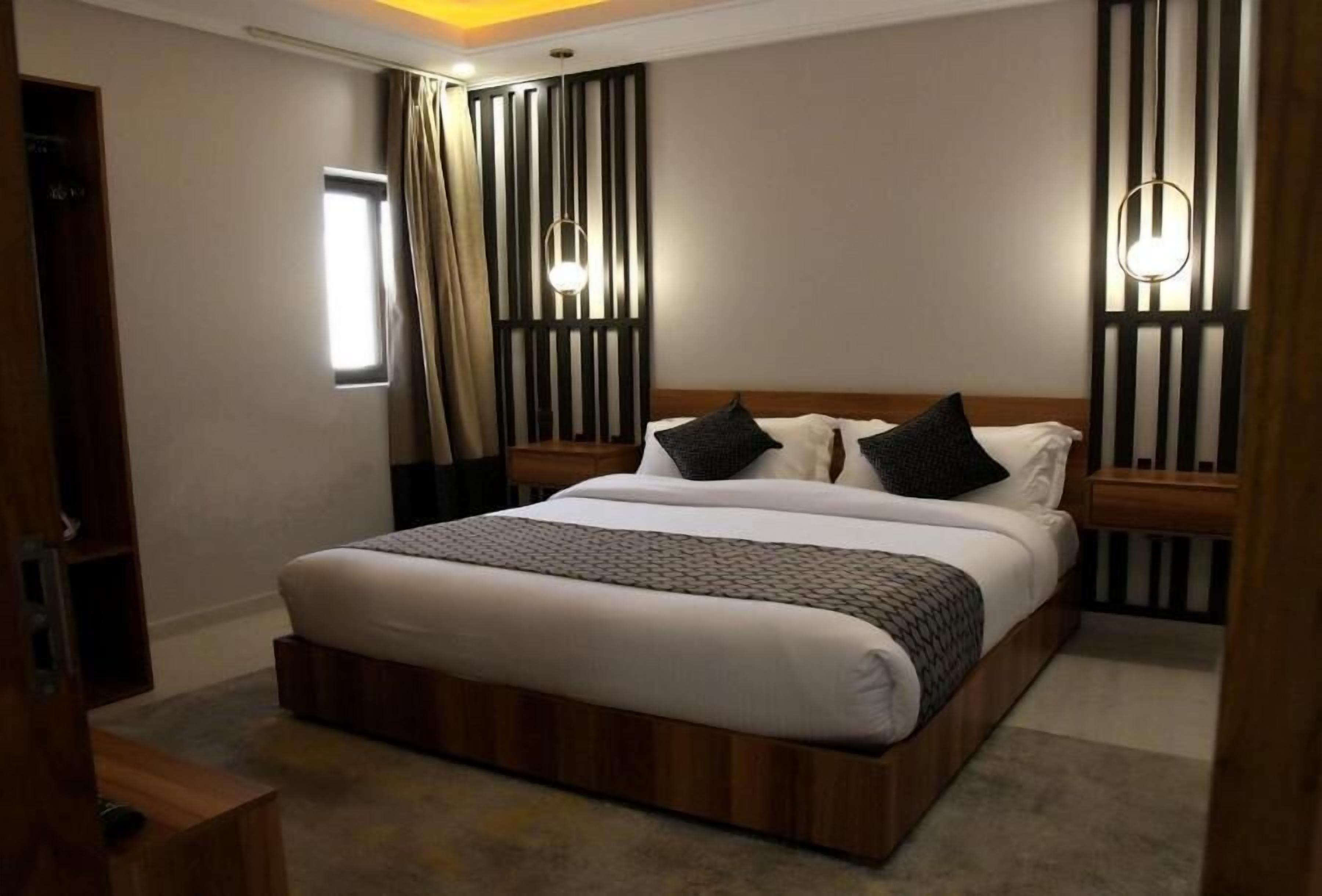 In-room safe, free WiFi