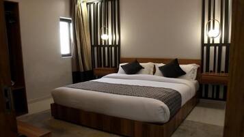 In-room safe, free WiFi