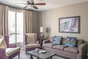 TV, DVD player - Wyndham Grand Desert 1 BR Deluxe Suite (Las Vegas)