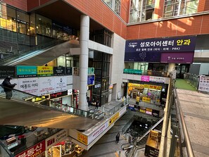 Point of interest - Gangnam Station - City Center - 1Bed 1Bath - Modern Comfort - City Suite (Gangnam District)