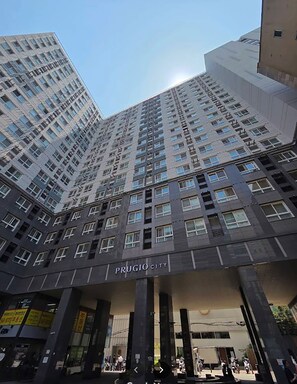 Exterior - Gangnam Station - City Center - 1Bed 1Bath - Modern Comfort - City Suite (Gangnam District)