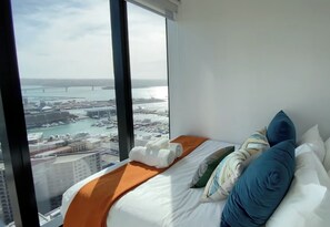 Iron/ironing board, WiFi, bed sheets - Amazing Skytower & Sea View 2BR/2BA Apartment (Auckland)