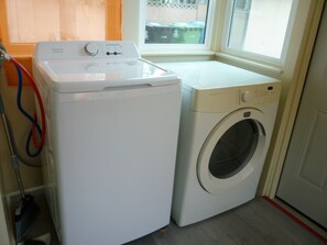 Interior - Peaceful 2-bedroom house with AC in charming Alhambra (Alhambra)