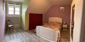 Iron/ironing board, travel crib, internet - The camellia house (Trégunc)