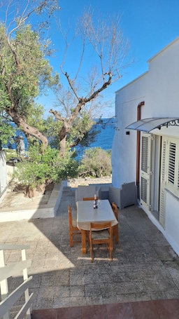 Outdoor dining. A-MARE Holiday House