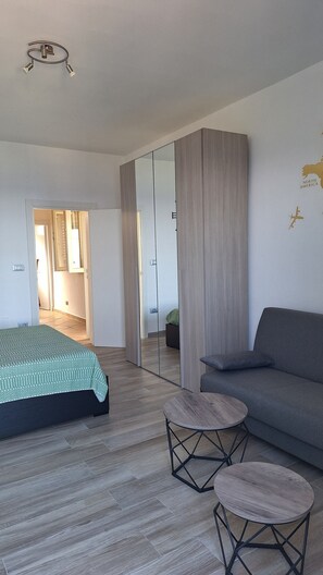 1 chambre, fer et planche à repasser, draps fournis