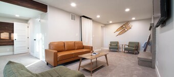 Modern Ski Retreat, Hot Tub + 15 Min to SLC