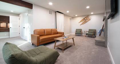 Modern Ski Retreat, Hot Tub + 15 Min to SLC