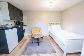 Interior - The Pentwyn Hideaway - Modern Studio (Pentwyn)