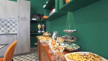 Free daily buffet breakfast