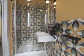 Twin Room, Private Bathroom | Bathroom | Shower, free toiletries, hair dryer, bidet - Malù Bed & Breakfast (Agrigento)