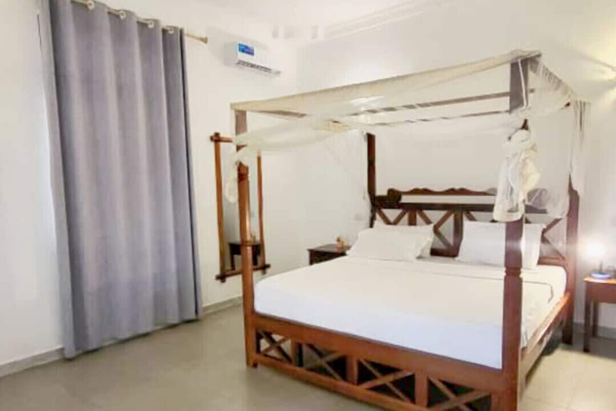 Chambre Double, balcon, vue jardin | Literie hypoallergénique, minibar, décoration personnalisée, bureau