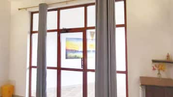 Camera doppia, balcone, vista giardino | Interni