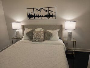Room - Executive condoCN Tower| Leafs| Raptors| Harbourfront| Balcony (Toronto)
