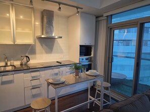 Private kitchen - Executive condoCN Tower| Leafs| Raptors| Harbourfront| Balcony (Toronto)