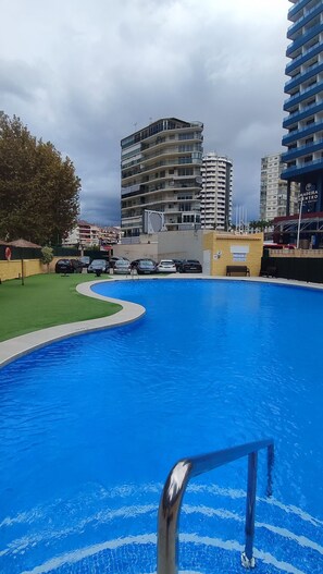 Pool - 10th floor, glazed terrace, 150m from Levante beach with parking and swimming pool. (Benidorm)