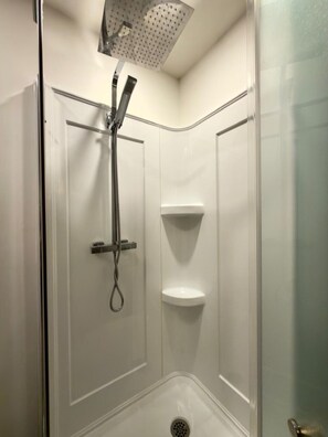 Hair dryer, towels - Joli appartement au charme Victorien (Québec)