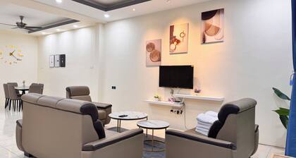 Howie Home near Ipoh Airport and Sam Poh Tong Temple and AEON Mall Station 18.