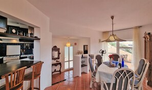 Fridge, microwave, oven, stovetop - Large "Perla del Sol" estate with year-round heated swimming pool (Tazacorte)