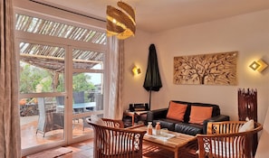Smart TV, fireplace, books, stereo