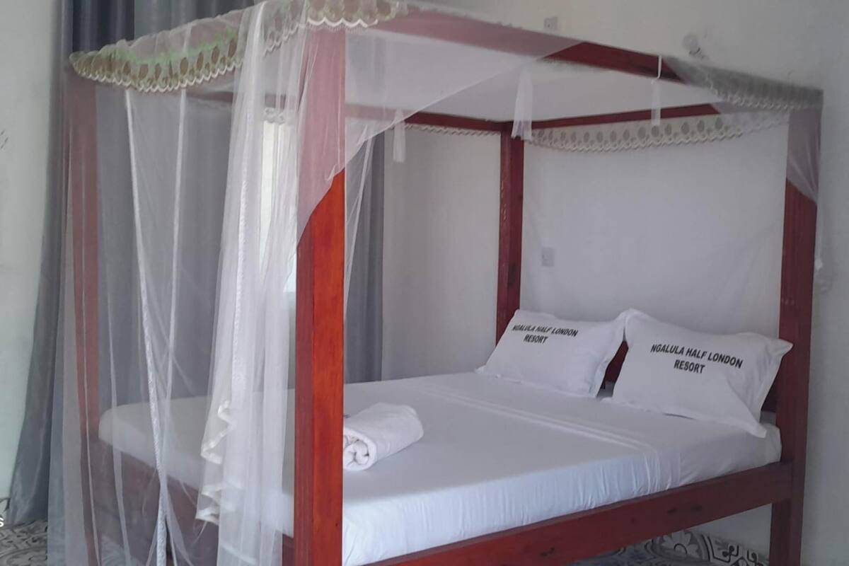 Egyptian cotton sheets, premium bedding, memory foam beds, desk