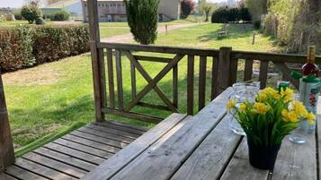 Basic Mobile Home, River View | Terrace/patio