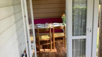 Basic Mobile Home, River View | Outdoor dining