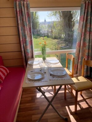 Basic Mobile Home, River View | Dining