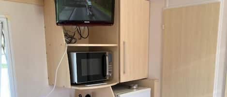 Basic Mobile Home, River View | Private kitchen