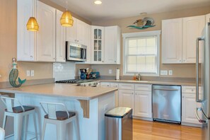 Fridge, microwave, oven, stovetop - Wildwood Beach House-Rooftop Views (Wildwood)