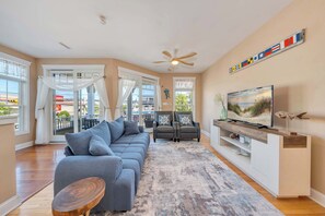 TV - Wildwood Beach House-Rooftop Views (Wildwood)