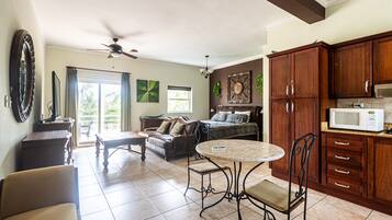 Apartment, 1 Bedroom, Balcony, Garden View | Living room