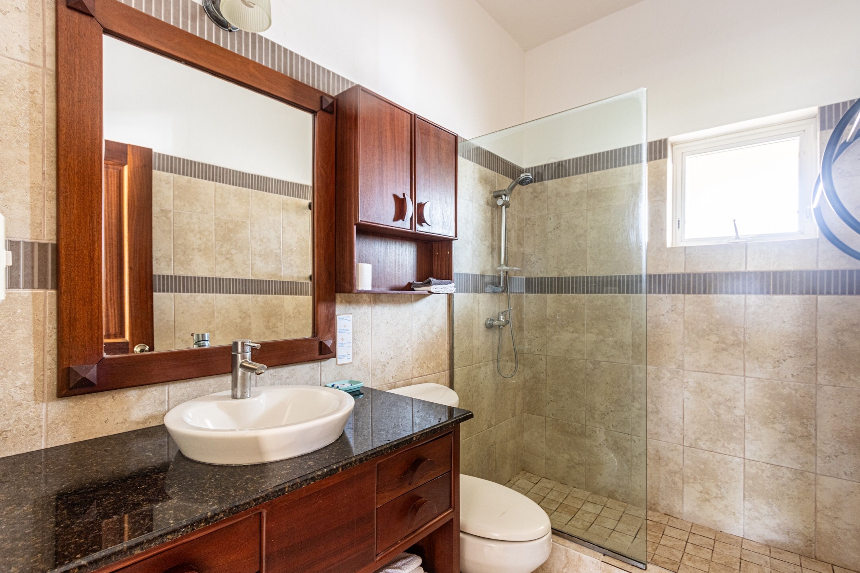 Apartamento, 1 quarto, sacada, vista para o jardim | Banheiro