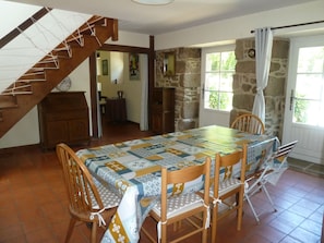 Dining - Veritable Longére in the heart of the forest 5 minutes from the beach and all amenities (Pleumeur-Bodou)