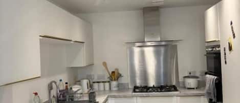 House, 2 Bedrooms, City View | Interior