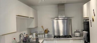 Charming 2-bedroom House Rental in Newport, UK