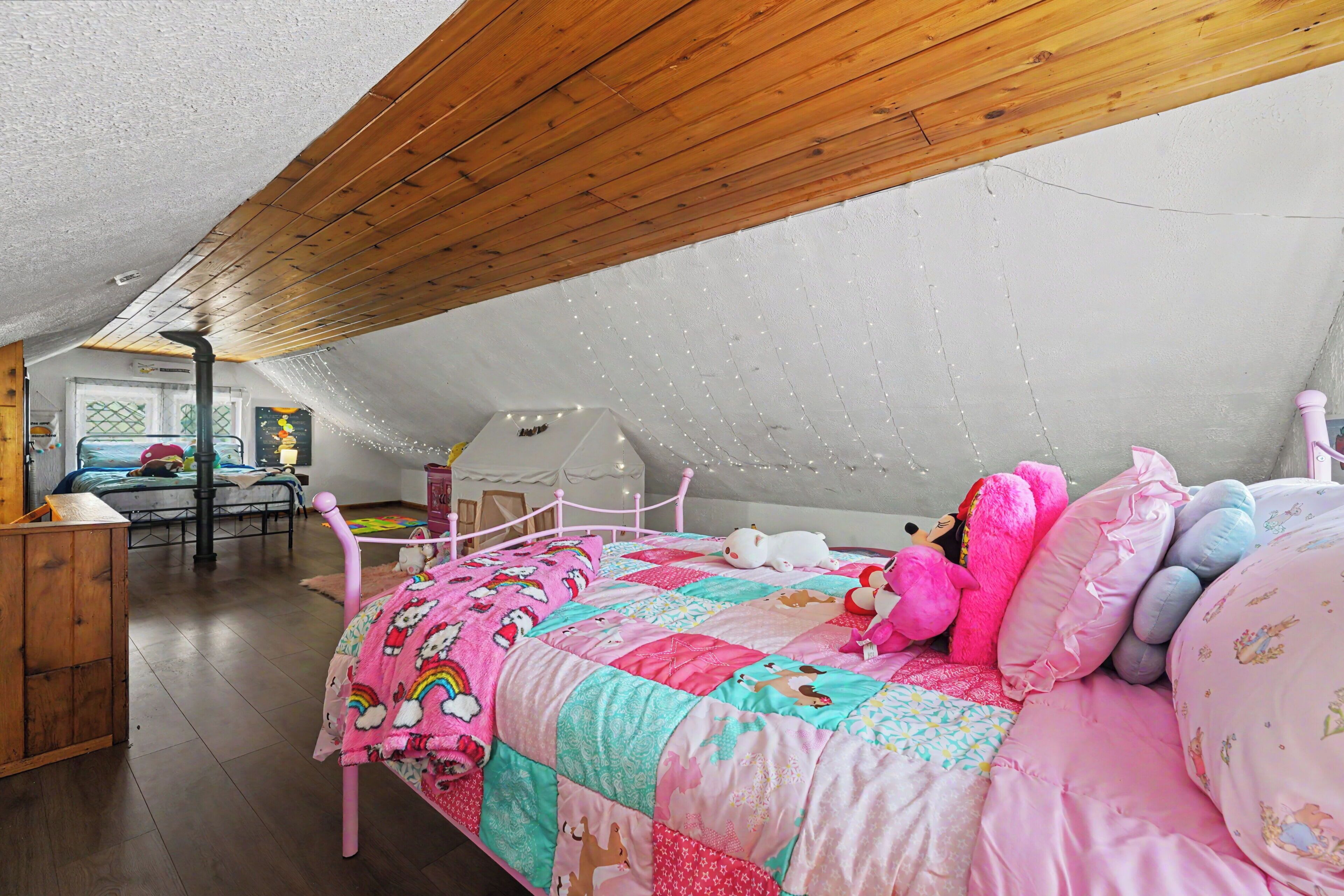 WiFi, bed sheets
