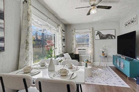 Interior. Newly remodel cozy and quiet 3B1B upper floor duplex near central Rochester